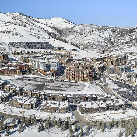 Ridgeline Elegance Apartment